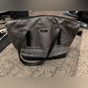 Roots Gray and Black insulate lunch bag🌻🌻